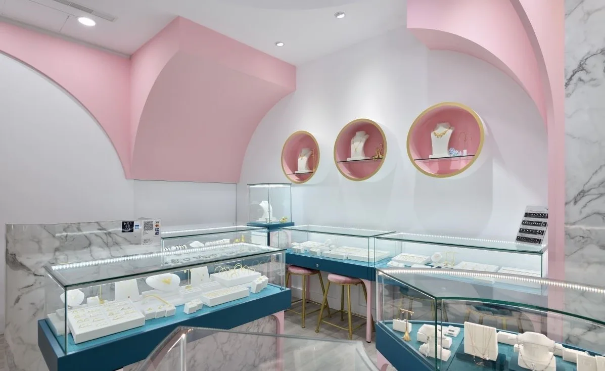 店面123656的网站怎么开www_日博365wWW133562_365体育投注注册:浪漫珠宝店！Tiffany绿与拱门元素，绽放璀璨时尚光芒   