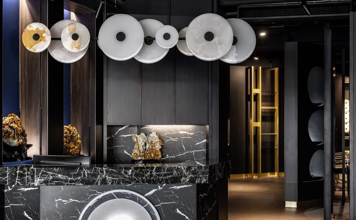 店面123656的网站怎么开www_日博365wWW133562_365体育投注注册设计:石之美异想世界！老房子翻新变身奢华风发廊